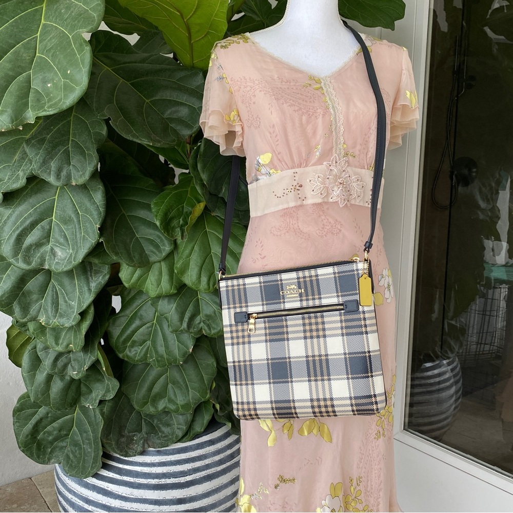 Last 1‼️ NWT Coach Rowan File Bag Crossbody With Garden Plaid Print C8587